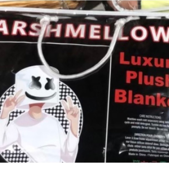 Blankets - Picture 4 of 12